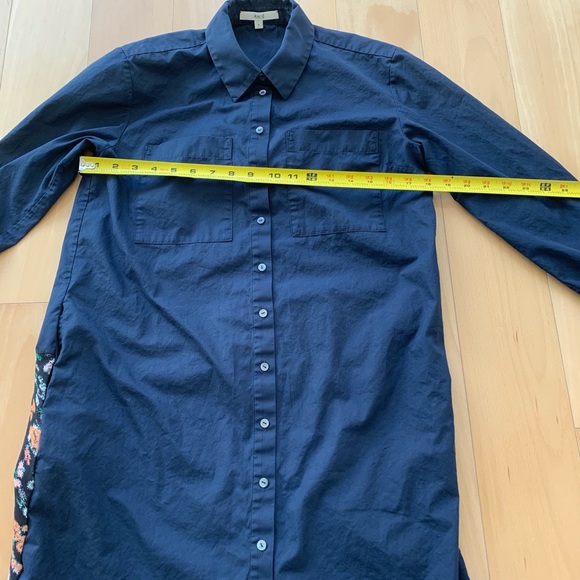 Rhié blue tunic with floral accents. Like new - Picture 4 of 10